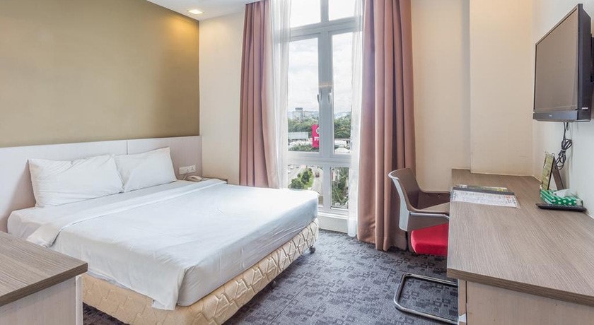 نمای تخت بزرگ اتاق دلوکس