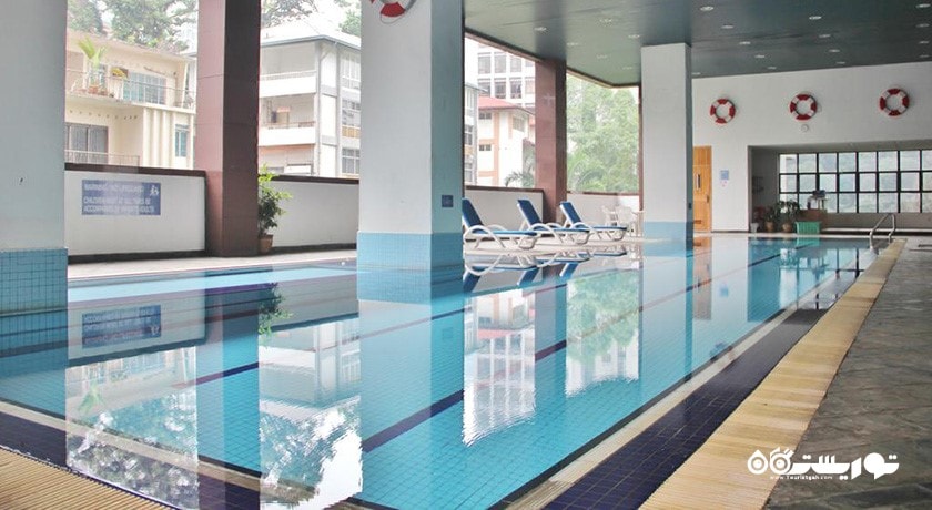 نمایی از استخر سرپوشیده هتل