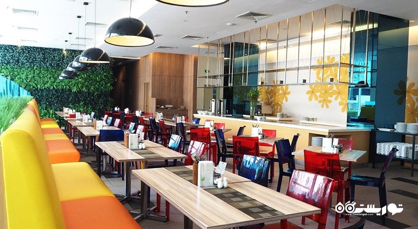 نمای رستوران هتل آیبیس استایل کی ال چراز