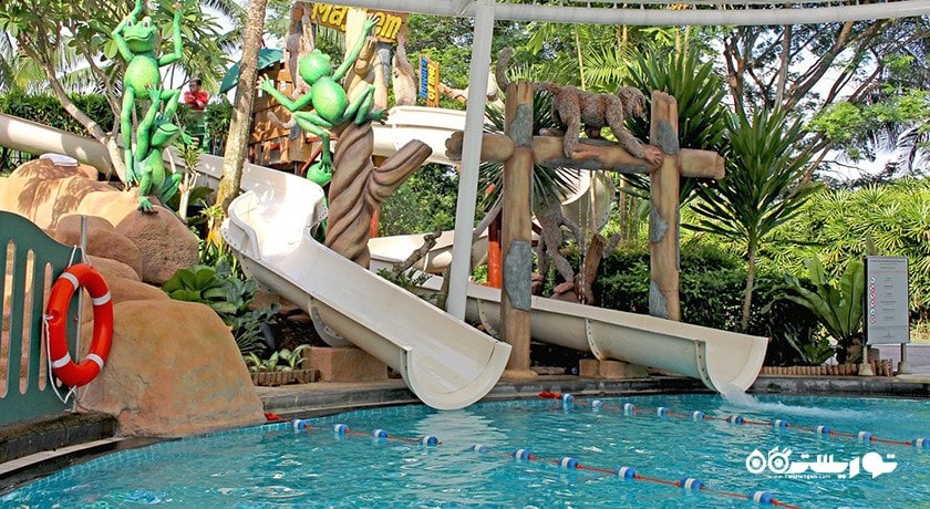 سرسره های مهیج استخر روباز هتل