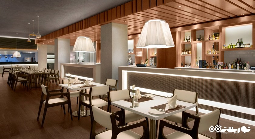 نمایی از رستوران آکرا بیسترو