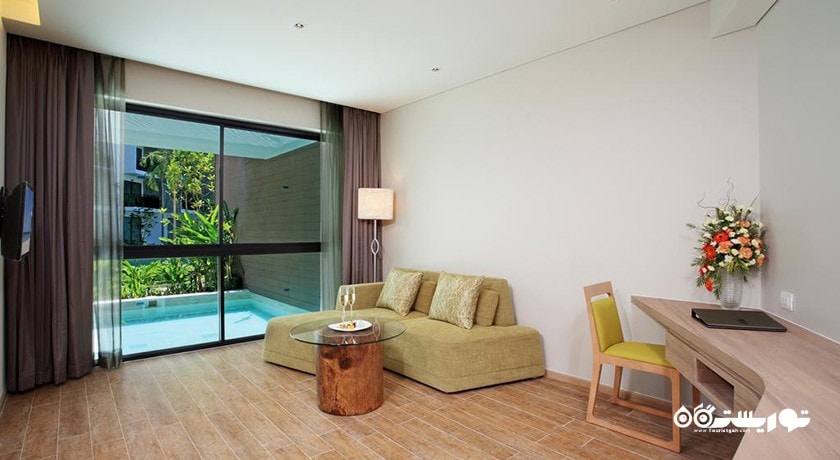 محوطه نشیمن سوئیت با استخر