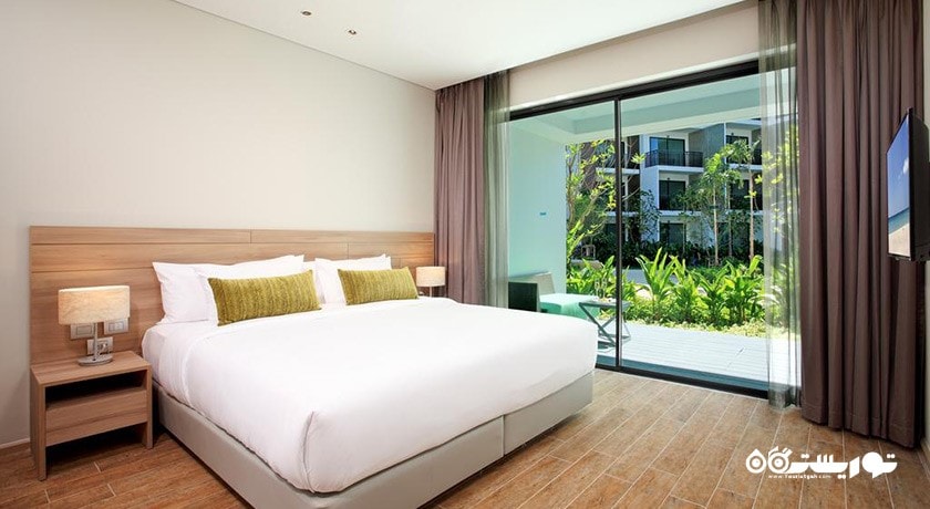 تخت بزرگ سوئیت با استخر