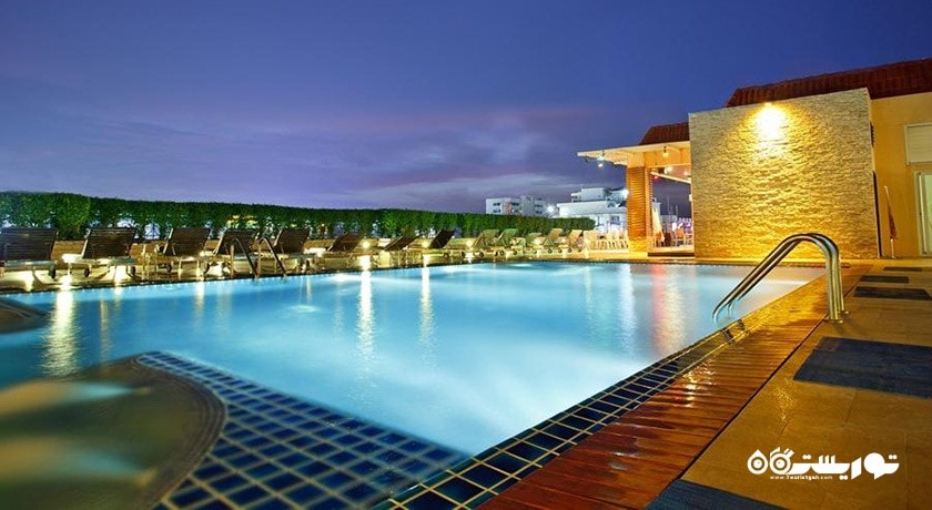 استخر روباز هتل اینتیمیت