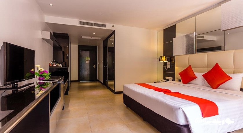 نمای تخت بزرگ اتاق گرند دلوکس