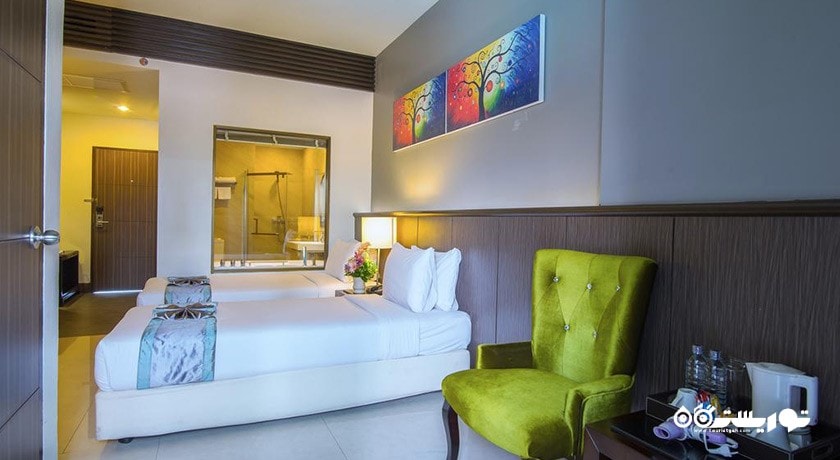 تخت های توئین اتاق با دسترسی به استخر