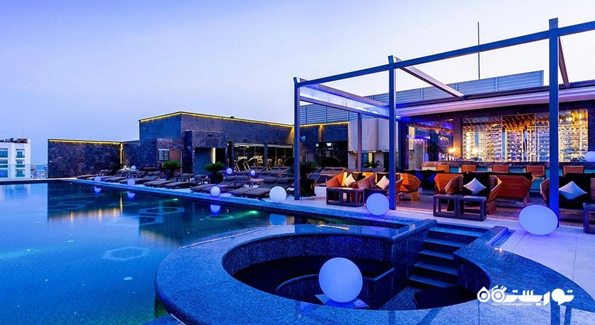 نمایی از رستوران و لانج رافینو