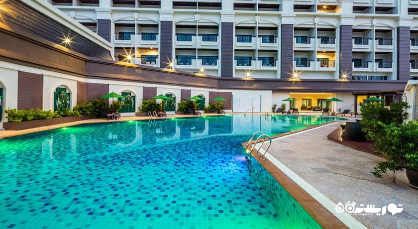 استخر روباز هتل گرند پلازو