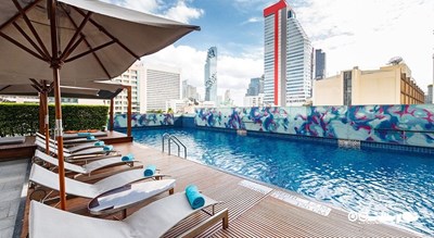 استخر روباز هتل لمریدین بانکوک