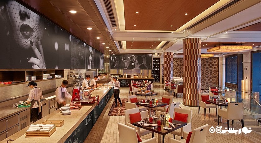 نمایی از رستوران و بار ولتی