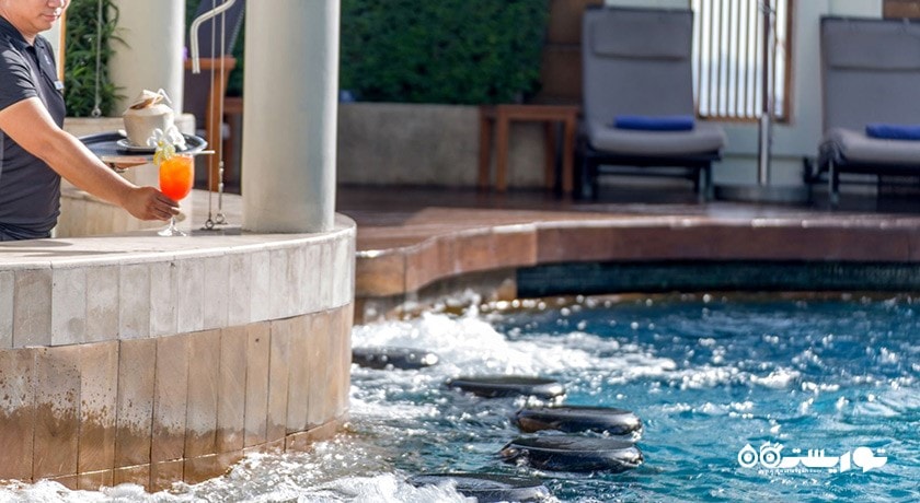 نمایی از او ای سس پول بار