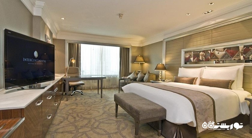 نمای تخت بزرگ اتاق گرند دلوکس