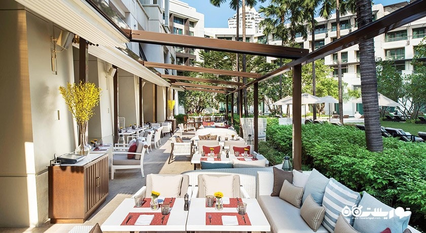 محوطه فضای باز رستوران نیش