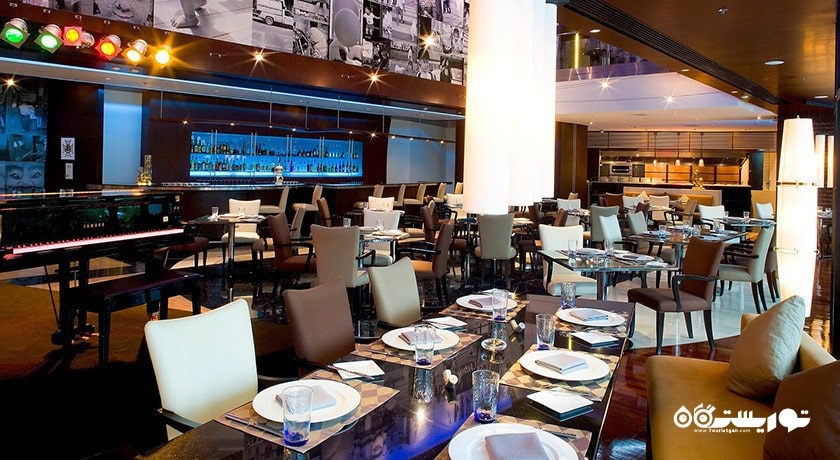 نمای رستوران فرانسوی رفلکشنز