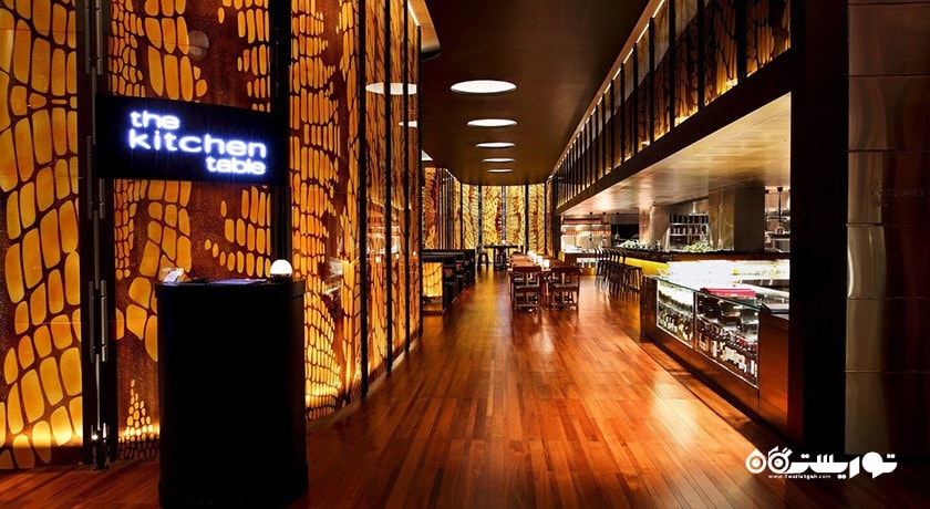 درب ورودی رستوران کیچن تیبل