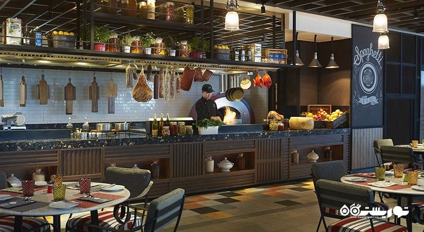 نمای دیگر  از رستوران آمایا فود گالری