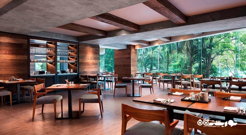 نمایی از رستوران و بار گوجی کیچن