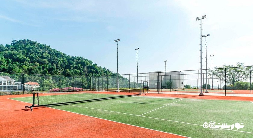 زمین تنیس اختصاصی هتل