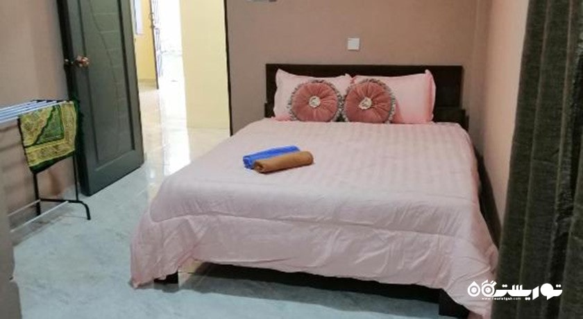 نمای تخت بزرگ ویلا سه خوابه