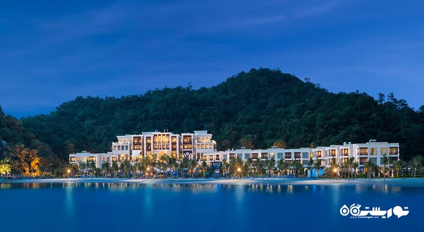 نمای شب هتل اس تی ریجس لنکاوی