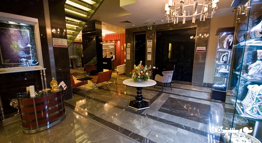نمای لابی هتل و اسپا لونی