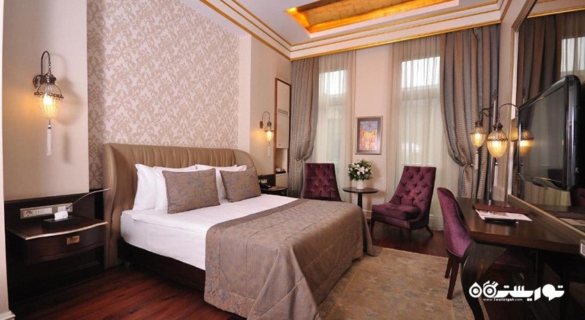 تخت بزرگ اتاق دلوکس فمیلی