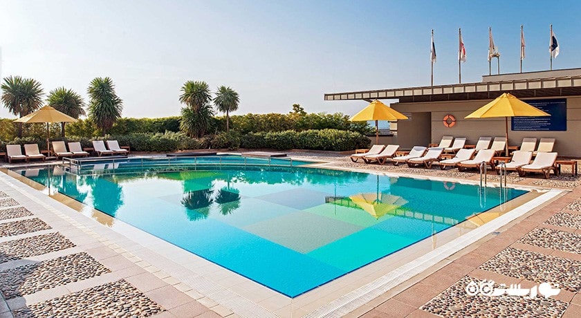 استخر روباز هتل نووتل استانبول زیتون برنو