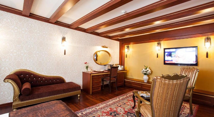 محوطه نشیمن سوئیت جونیور