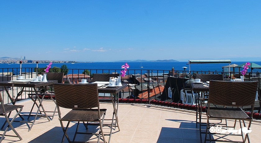 محوطه فضای باز رستوران هتل