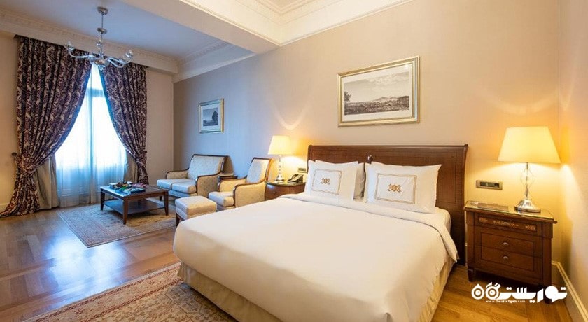 نمای تخت بزرگ اتاق استودیو