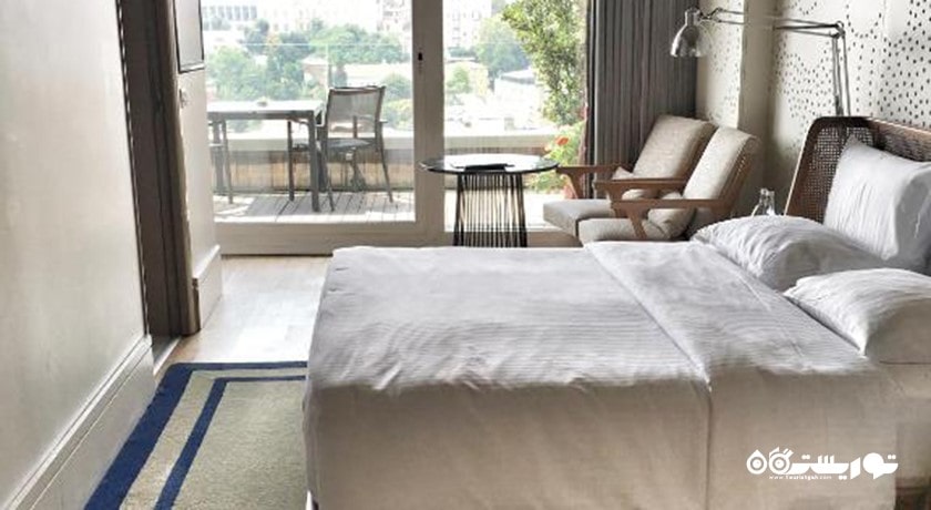 نمای تخت بزرگ اتاق کوئین