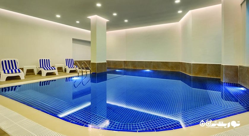 استخر سرپوشیده هتل تی ار وای پی بای وینهام