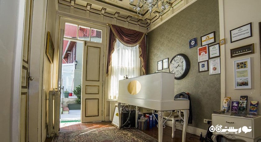 میز پذیرش هتل هایریه حانیم کنایی