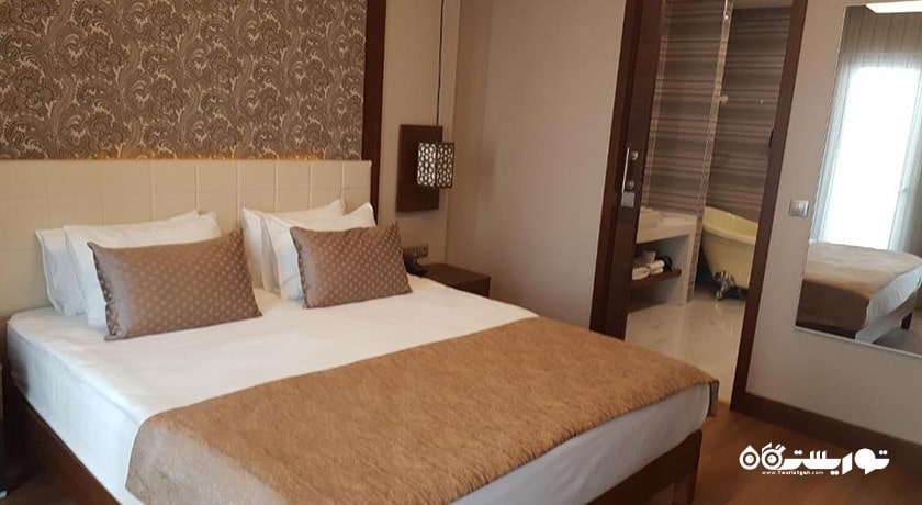 نمای تخت بزرگ سوئیت هتل