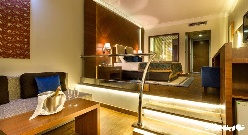 سوئیت جونیور هتل افسوس پرینسس