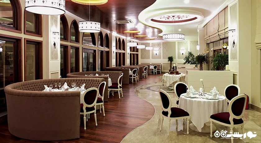 نمای رستوران آلاکارت سافران