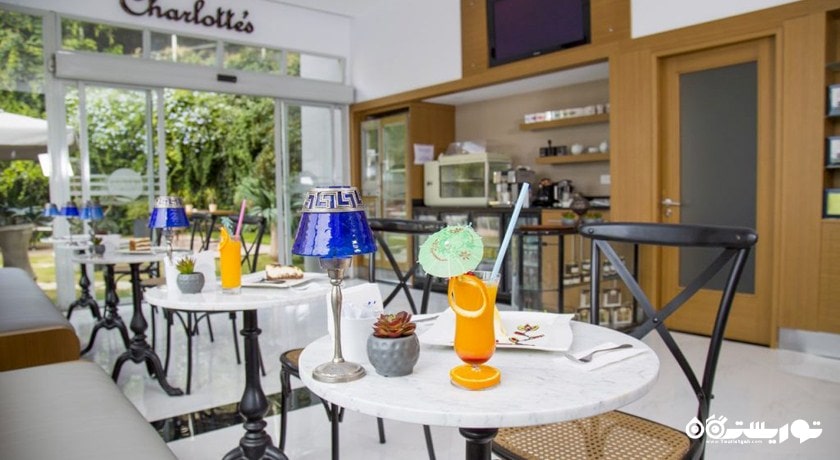 محوطه فضای باز بار شارلوتز دلیشز فلیورز 