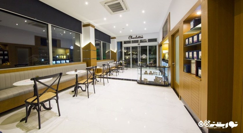 نمای بار شارلوتز دلیشز فلیورز در لابی 