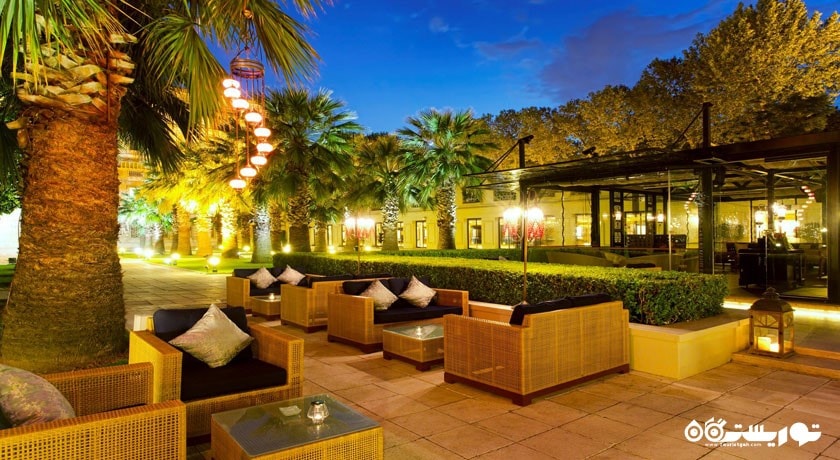 محوطه نشیمن فضای باز بار لو فیموا