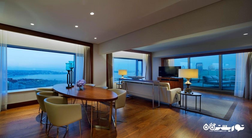 محوطه نشیمن سوئیت با تراس