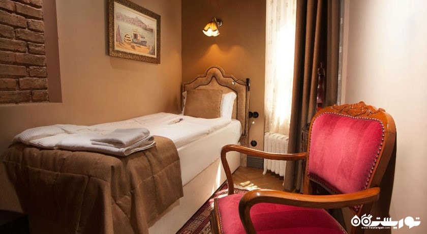 تخت یک نفره آپارتمان دو خوابه هتل