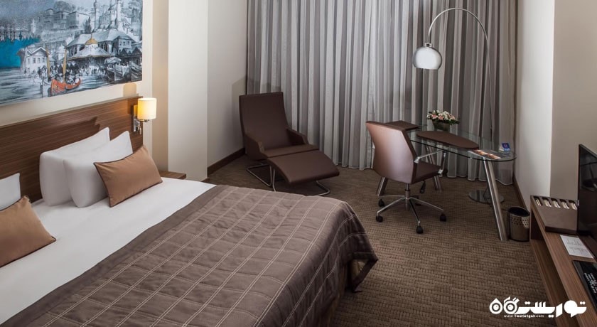 تخت بزرگ اتاق کامفورت