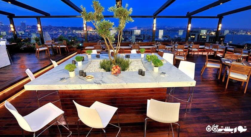 محوطه فضای باز  رستوارن و بار کلود سون