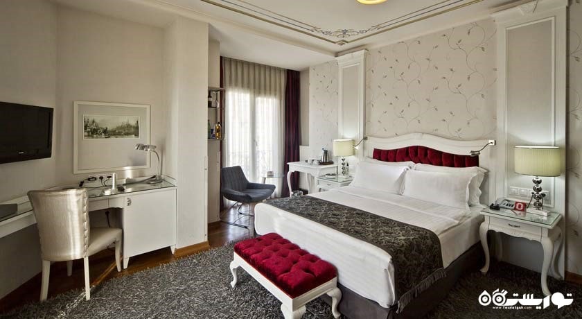 تخت بزرگ اتاق دلوکس