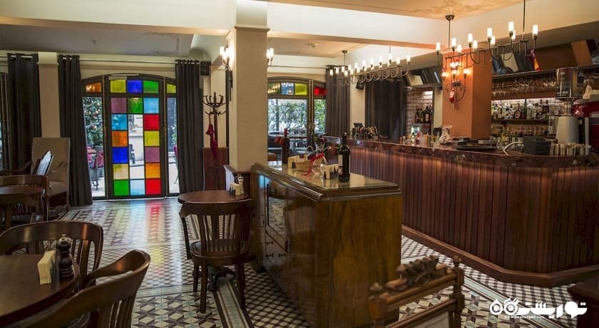 نمای کلی محوطه بار هتل