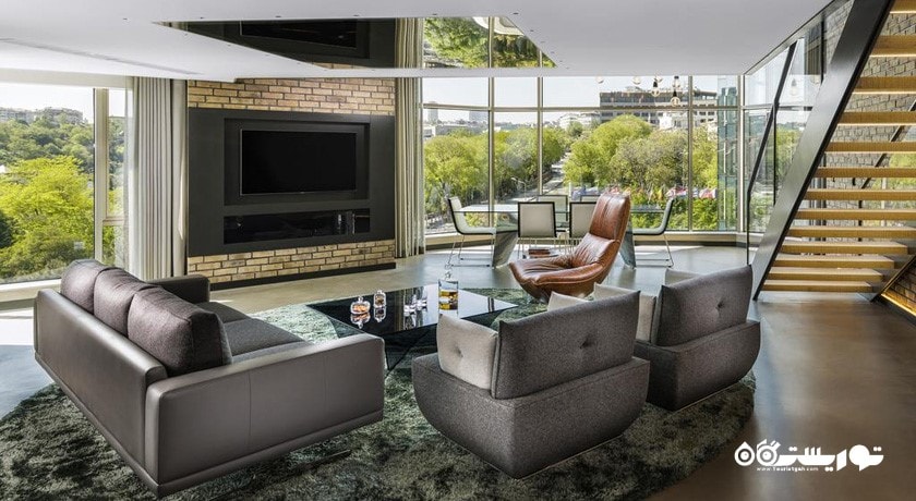 محوطه نشیمن لافت کرنر