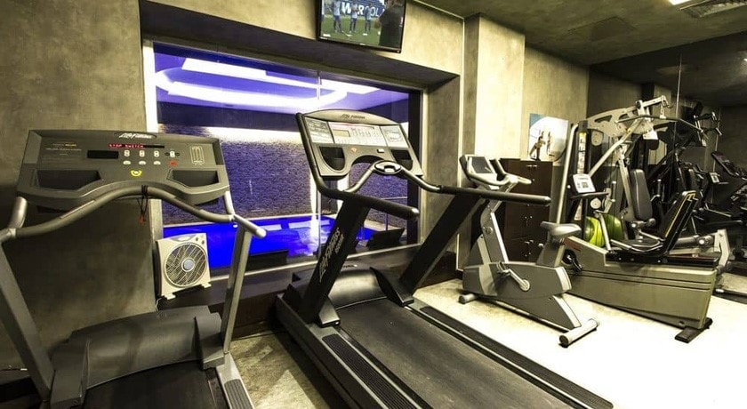 تردمیل های سالن ورزشی هتل