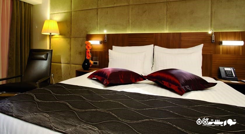 تخت بزرگ اتاق سوپریور