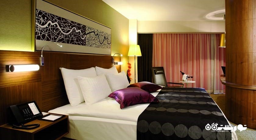نمای تخت بزرگ سوئیت هتل