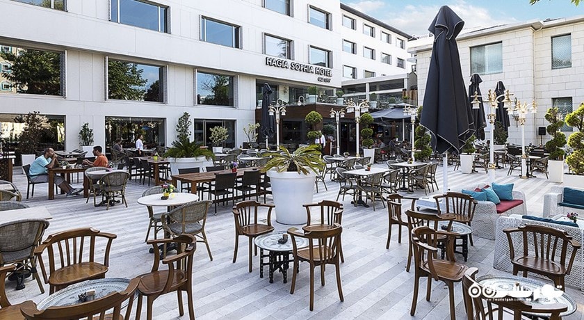 محوطه فضای باز رستوران گاردن